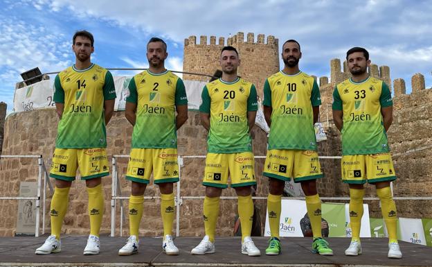 Los lagartos amarillos presentan su nueva piel