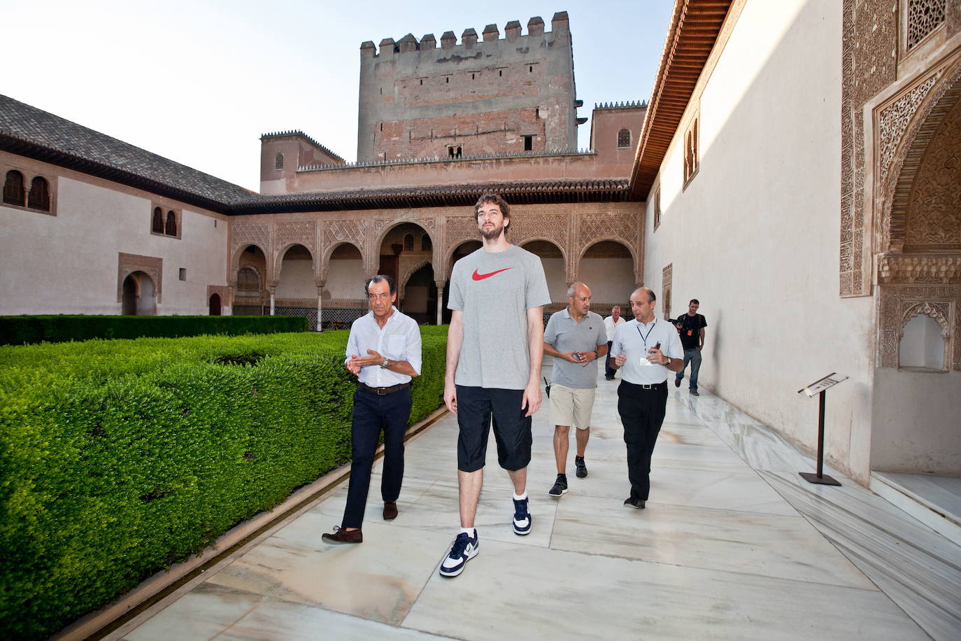 Pau Gasol, un gigante asombrado por la Alhambra