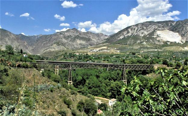 Dúrcal iluminará con un sistema antirrobo el Puente de Hierro y el de Isabel II para realzar su belleza