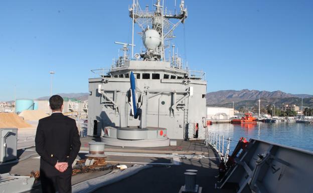 La fragata Reina Sofía atraca en Motril