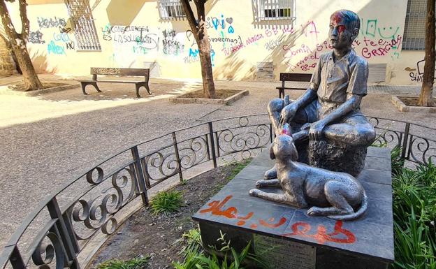 La plazoleta de San Bartolomé y el 'golfillo' de Unghetti, llenos de pintadas
