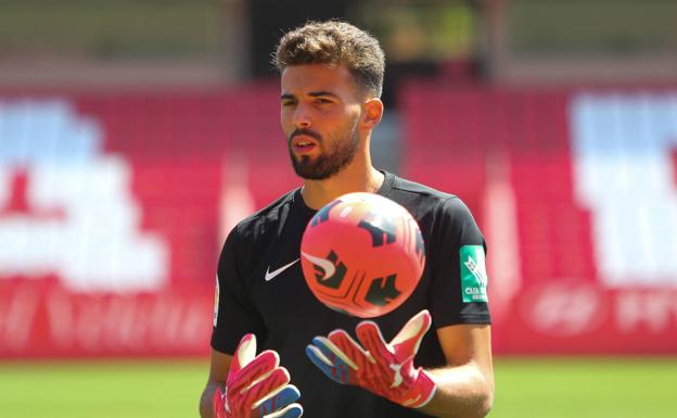El Barcelona tiene en el radar a Luís Maximiano, portero del Granada