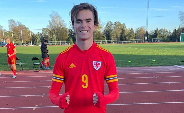 El delantero del Recreativo Joshua Farrell debuta con la sub 19 de Gales