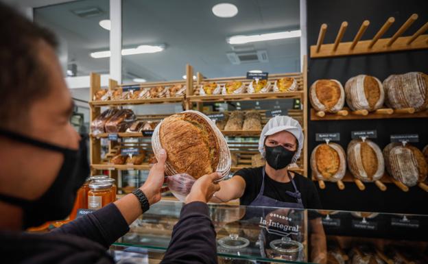 Sube el pan en Granada: «No nos queda más remedio ante el encarecimiento de la luz y la harina»