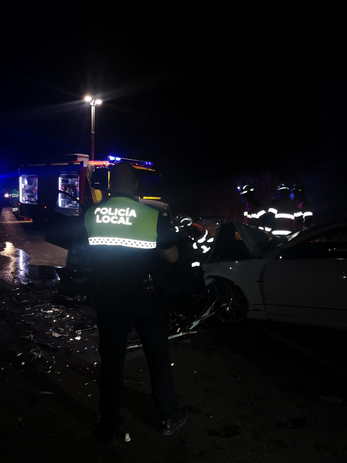 Un vecino de Íllora fallecido y otra persona herida leve en colisión frontal entre dos vehículos