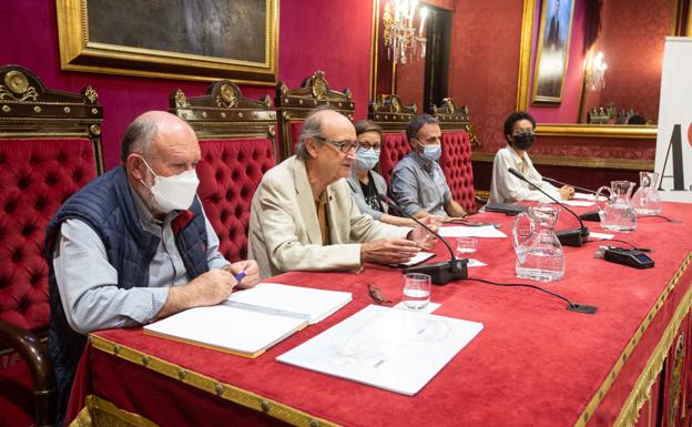 Un debate en torno al ferrocarril como aliado para frenar el cambio climático en Granada