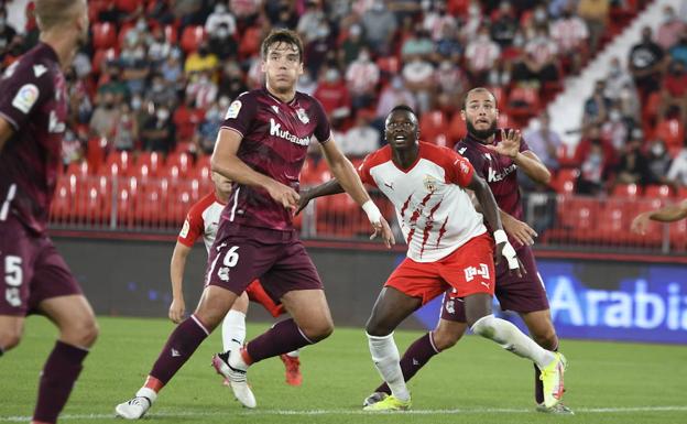 El Almería vuelve a lo alto a base de mucho trabajo