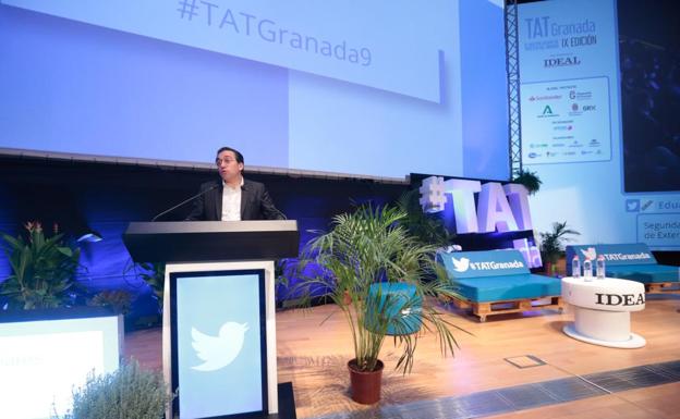 José Manuel Albares: «Los representantes debemos tener presencia en redes para combatir los populismos»