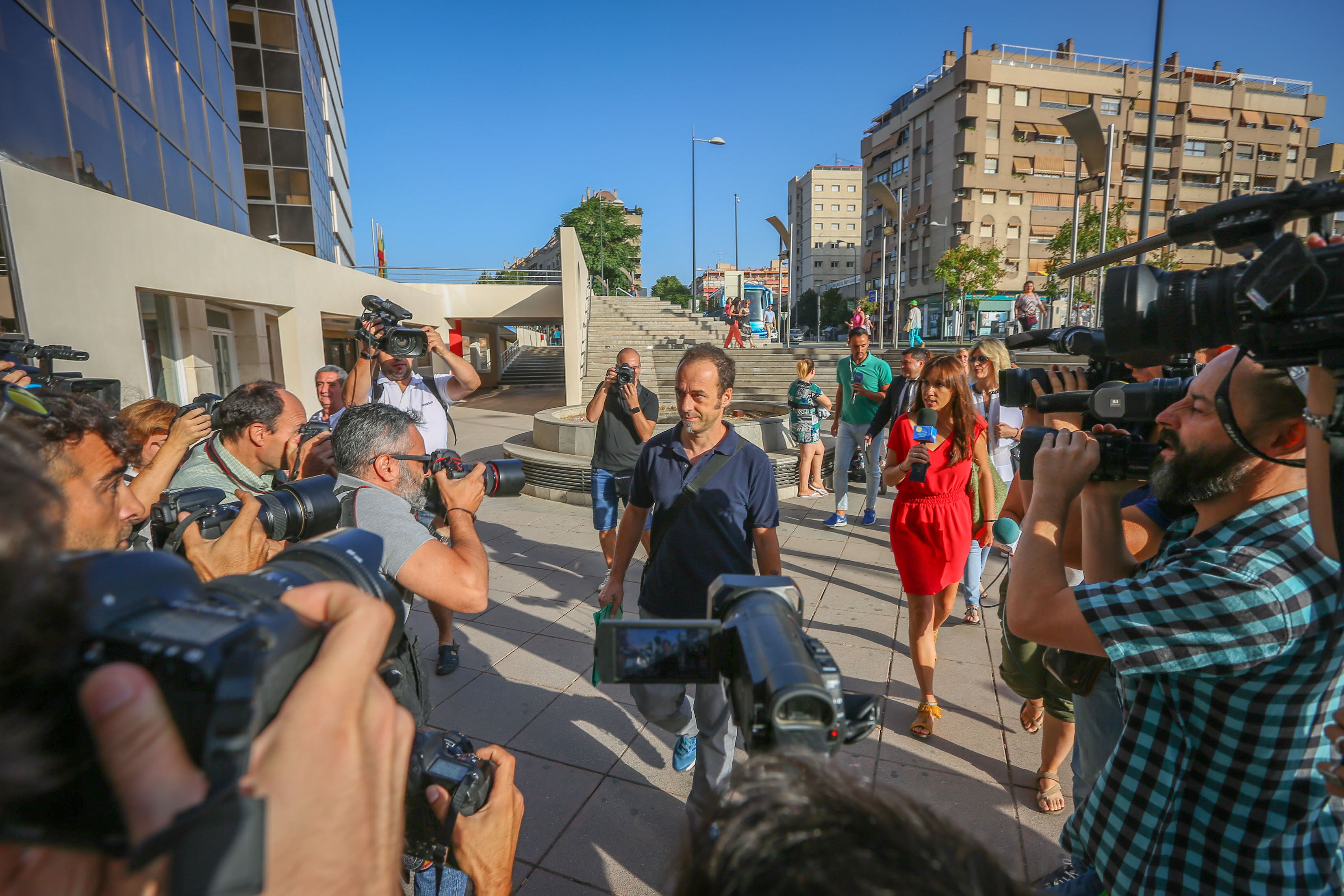 El exmarido de Juana Rivas mantendrá un encuentro conciliador con Irene Montero, a la que le exige 80.000 euros