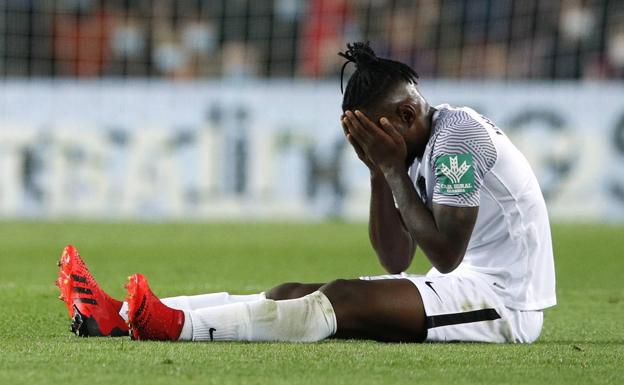 El equipo trabaja con tres medios a la espera de que se recupere Eteki