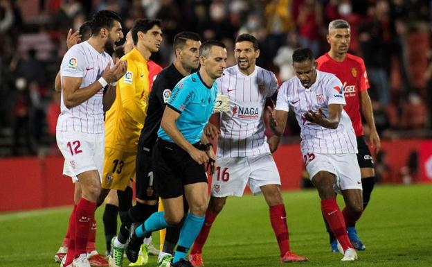 Al Sevilla se le escapan dos puntos en Palma con polémica