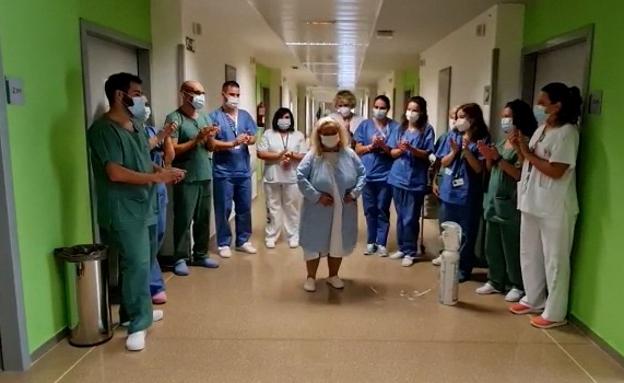 La última paciente covid de la UCI del Clínico: «Ojalá no entre nadie más nunca»