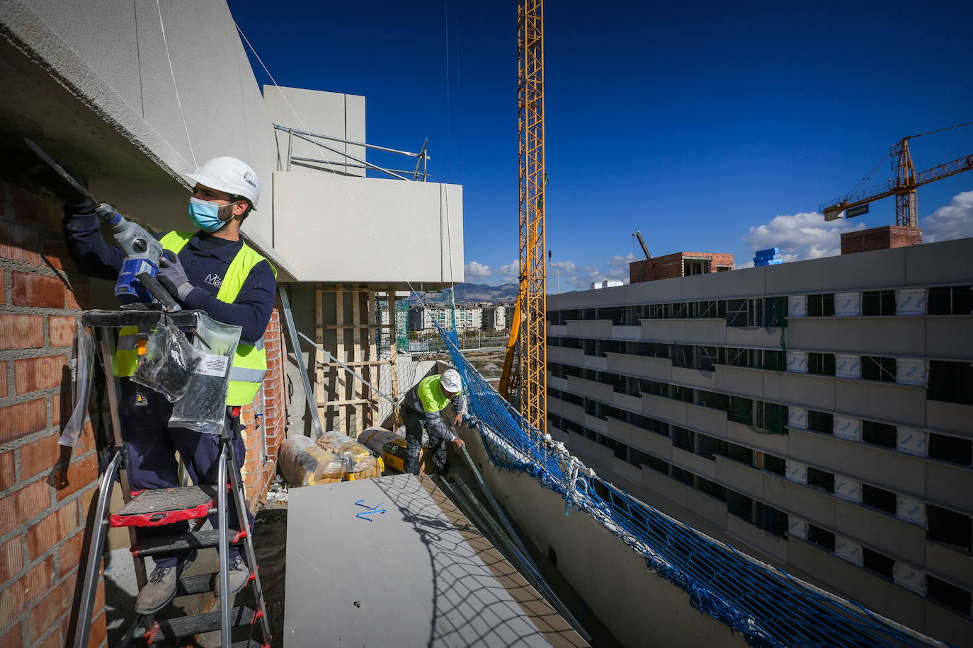 La falta de 2.500 trabajadores especializados lastra el auge de la construcción en Granada