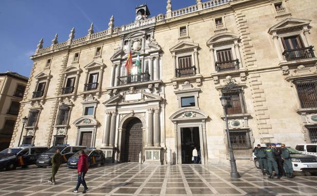 Dos años de prisión por abusar en Granada de la hija de un amigo en su coche