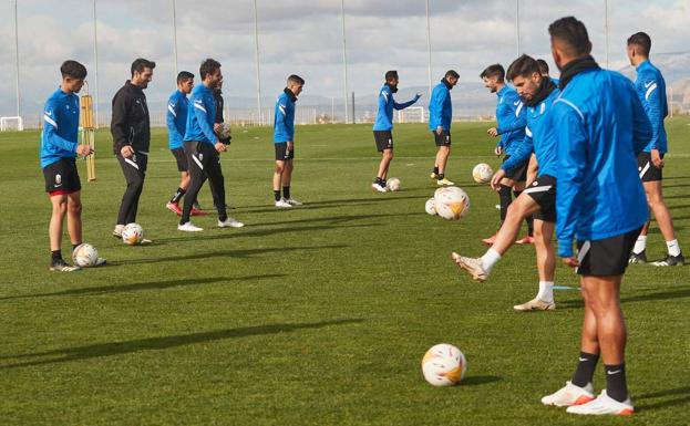 Ocho ausencias en la primera sesión previa a la visita al Espanyol