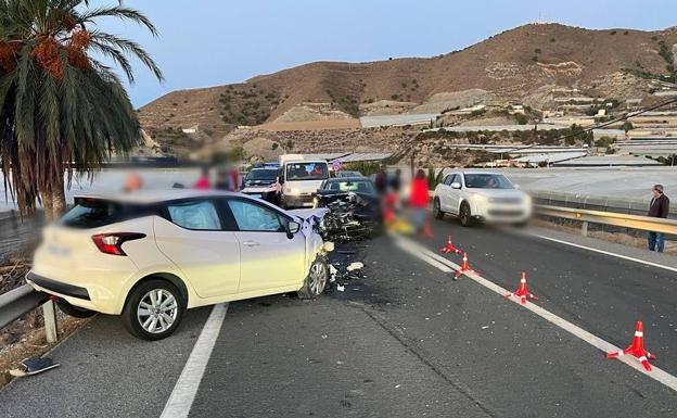 Dos heridos en una colisión múltiple en Carchuna