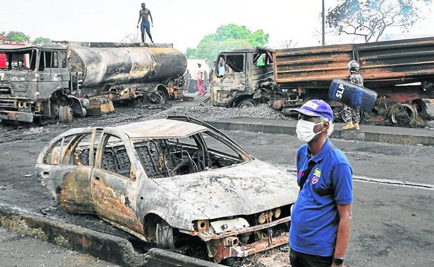 Mueren 98 personas al explotar un camión cisterna en Sierra Leona