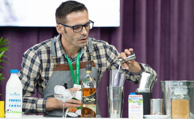 Valentín Ortega domina el arte del café en Región de Murcia Gastronómica