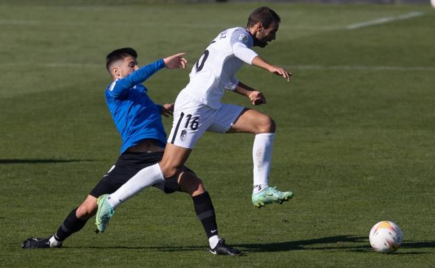 El primer equipo y el filial se enfrentan en un partidillo