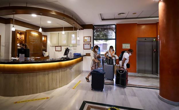 El sector turístico de Granada ve como una «gran oportunidad» la ley que permitirá crecer a los hoteles