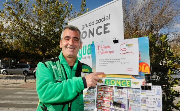 El vendedor de la ONCE que reparte más de 11 millones en Otura: «Mi madre me ayudó desde el cielo»