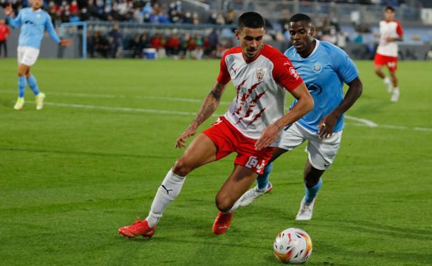 El Almería utiliza el decálogo del campeón en Ibiza