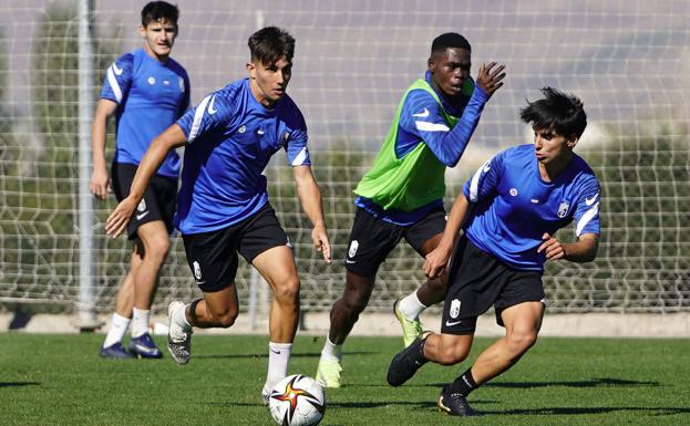 El Recreativo Granada comienza en la Ciudad Deportiva su persecución del liderato