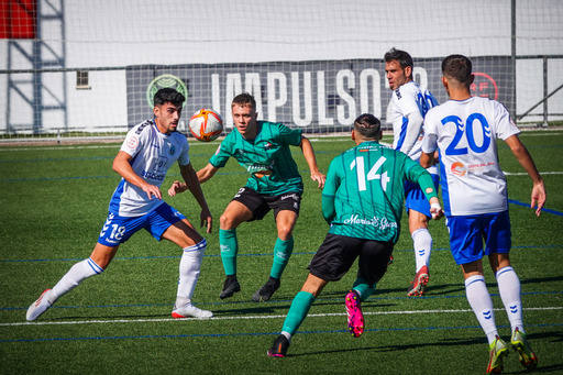 El Huétor Vega gana marcando dos goles en cuatro minutos