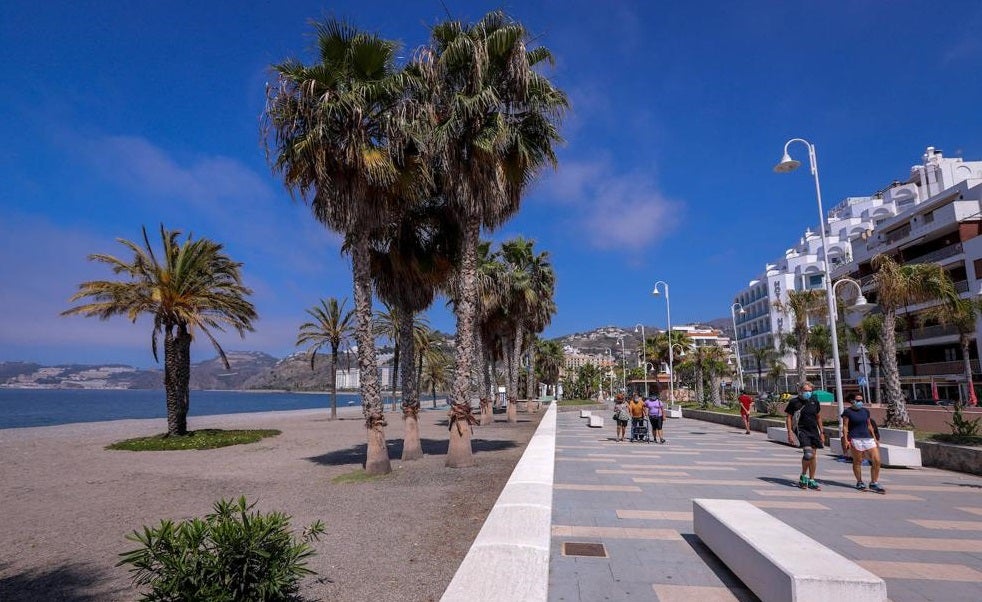 Muere un hombre ahogado en la playa de San Cristóbal de Almuñécar