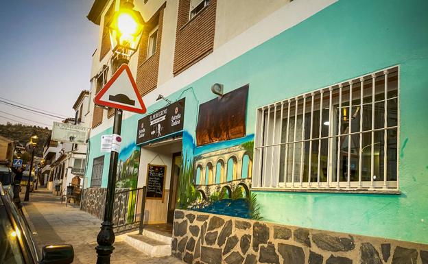 Destroza un bar de Cenes de la Vega y se atrinchera antes de ser detenido