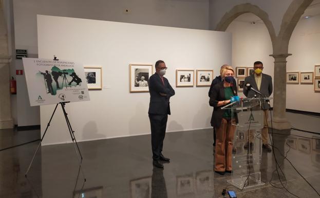 Almería recibe la cita anual de agrupaciones fotográficas andaluzas con honores a Siquier