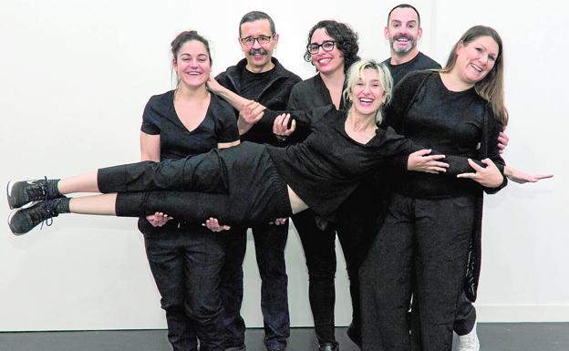 «Contar historias y hacernos reflexionar es un acto revolucionario»