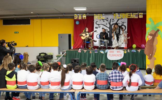 El arte jondo se mete en las aulas de Granada para celebrar el Día del Flamenco