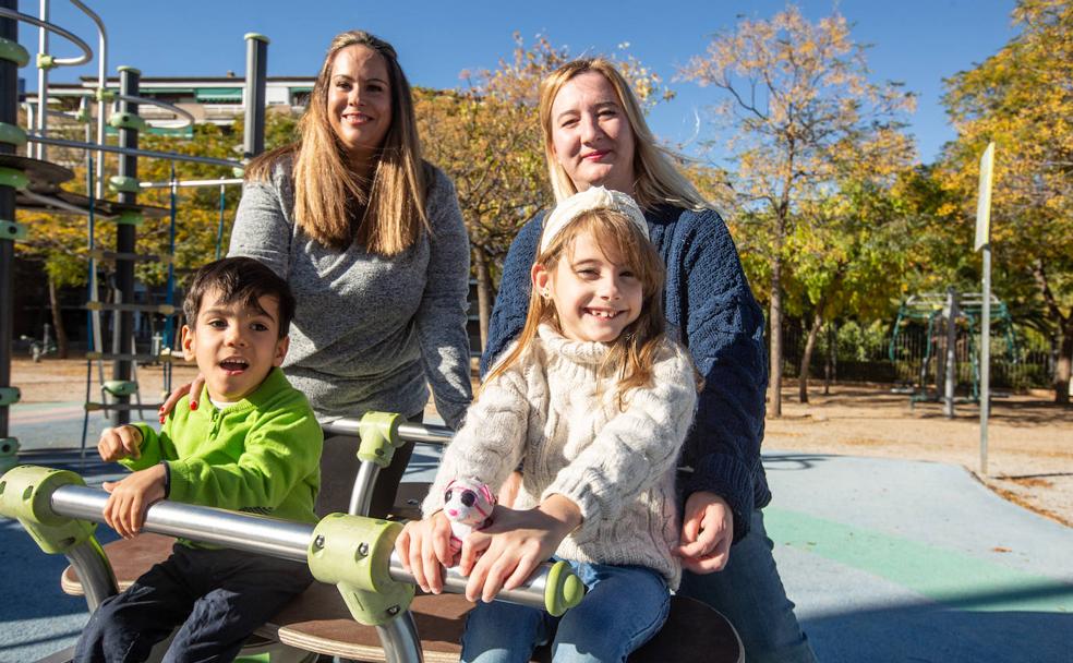 Piden ayuda para encontrar al dueño de un móvil, un mechero y unas llaves perdidos en Granada
