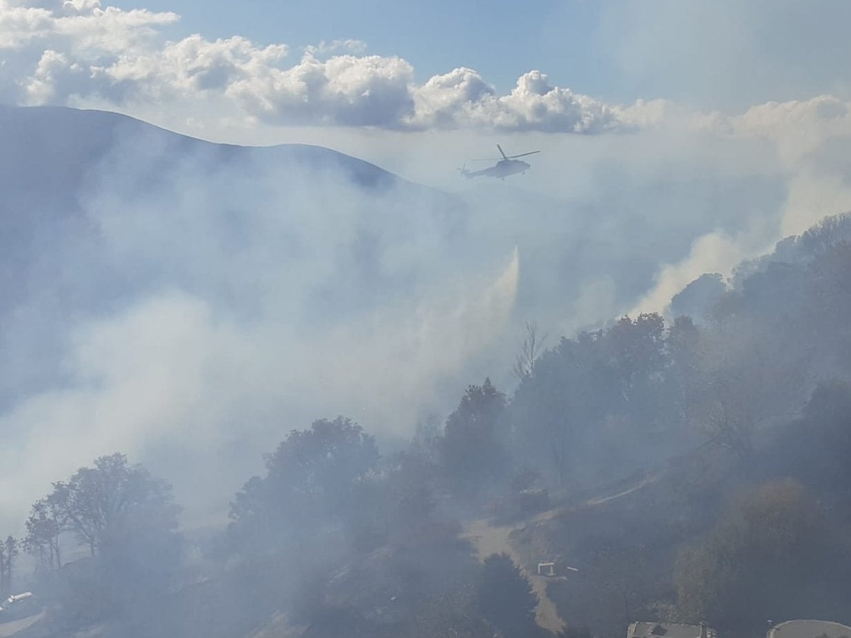El Infoca da por controlado el incendio forestal de Soportújar