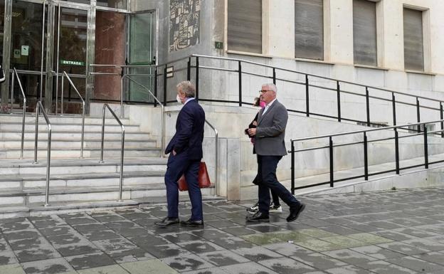 Suspenden el juicio contra el alcalde de Huércal de Almería por un accidente de moto del abogado del PSOE