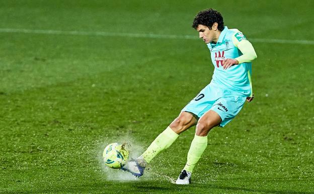 Vallejo vuelve a Los Cármenes para enfrentarse al Granada