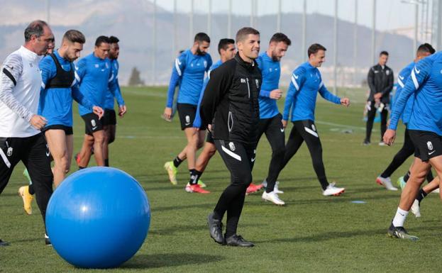 Robert Moreno: «No vamos a cambiar por enfrentarnos al Real Madrid»