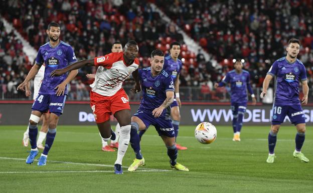 El Almería reacciona a tiempo