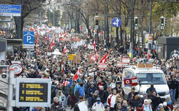 La ultraderecha protagoniza las protestas en Austria contra el confinamiento por el coronavirus