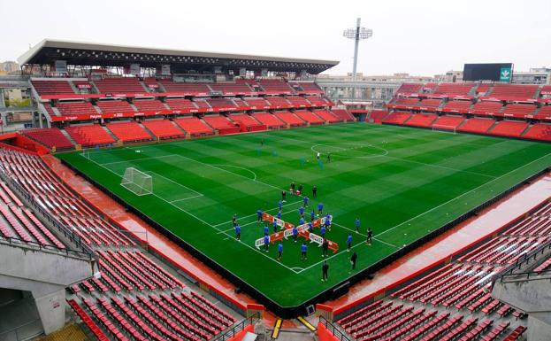 Último entrenamiento en Los Cármenes antes de recibir al Real Madrid