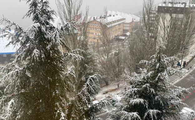 Sierra Nevada da la bienvenida a su manto blanco