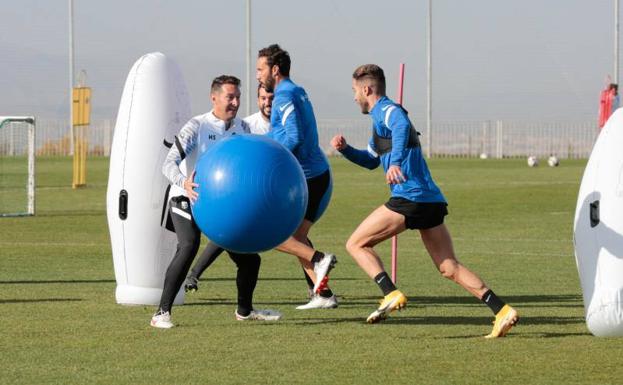 Un pulso desigual que pueden decantar los detalles de la estrategia