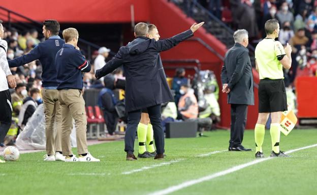 Robert Moreno: «El árbitro debió ver en la roja a Monchu algo que yo no»