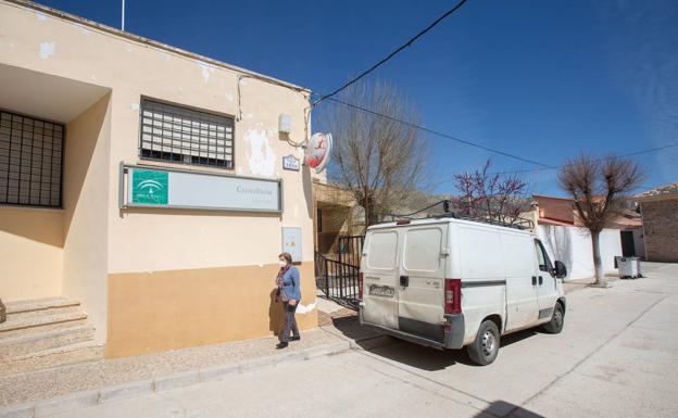 72 pueblos 'vaciados' de Granada piden la ayuda para poner un bar o una tienda