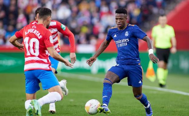 El Madrid dicta su ley en Los Cármenes