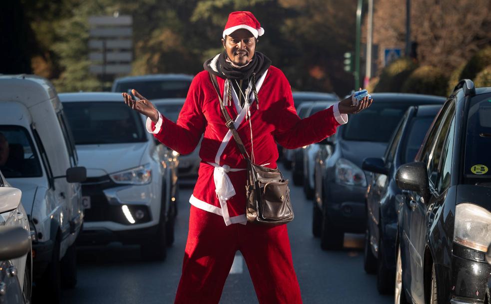 El Papá Noel nigeriano de Méndez Nuñez: «Granada tiene el corazón de una madre»