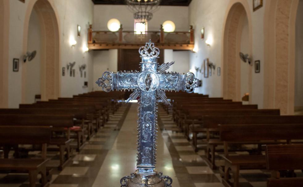 La cruz que no debió marcharse de Albondón