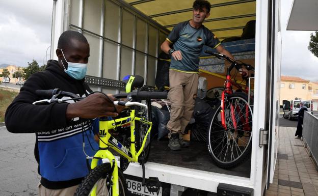 La cara más solidaria de la Guardia Civil