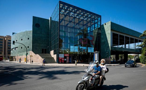 Junta y Ayuntamiento acuerdan revisar el contrato del Palacio de Congresos y el plan de inversiones